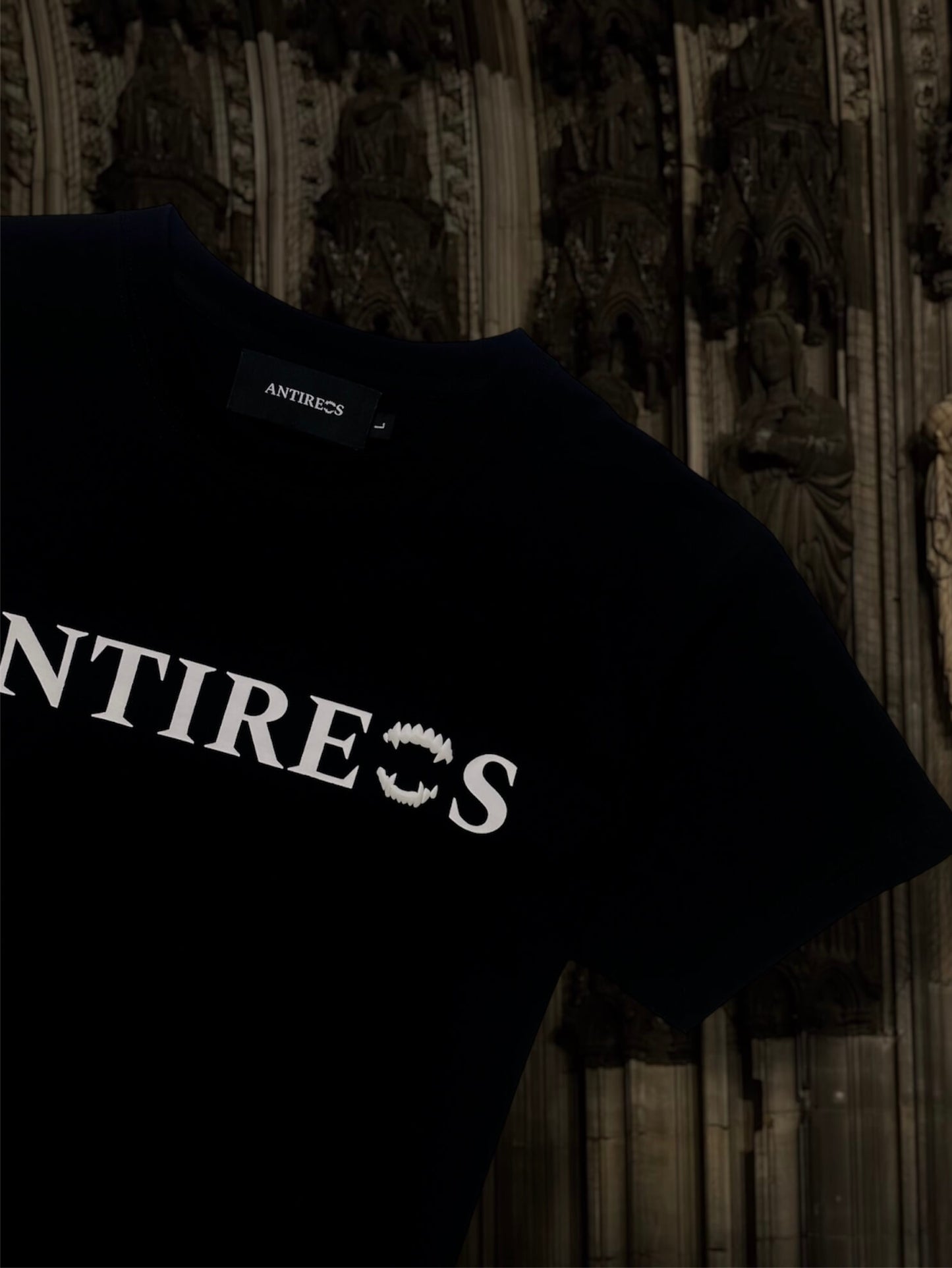 ANTIREOS T-SHIRT