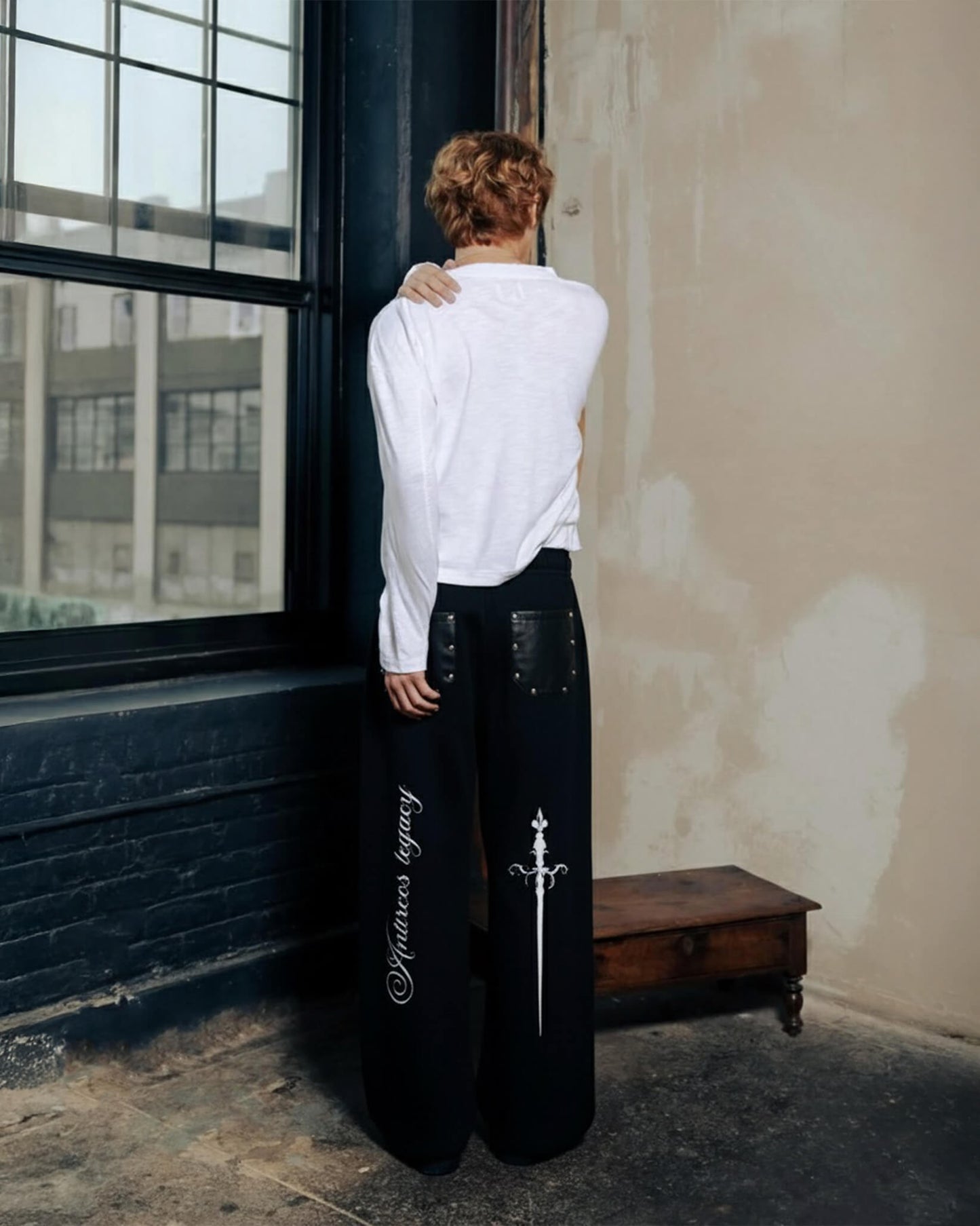 ANTIREOS LEGACY SWEATS