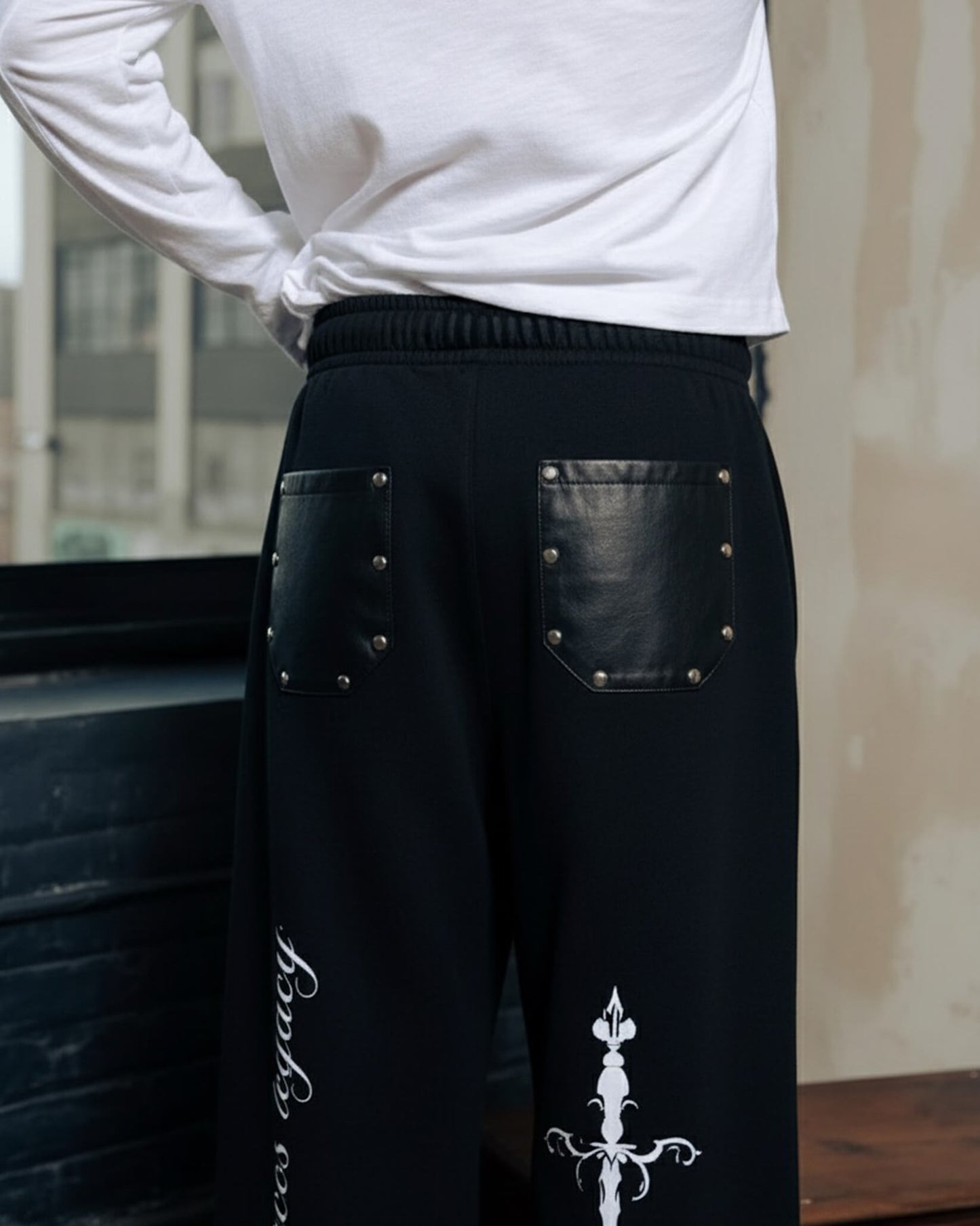 ANTIREOS LEGACY SWEATS
