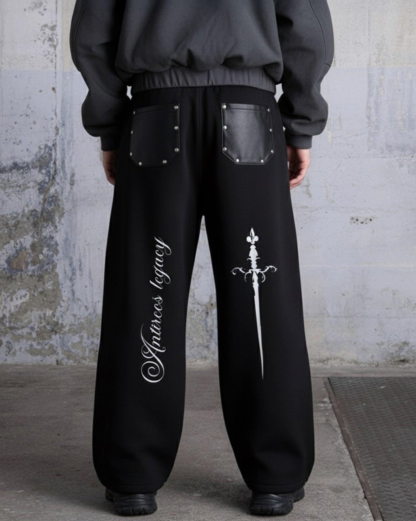 ANTIREOS LEGACY SWEATS